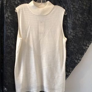NEW! White sleeveless turtleneck with tags